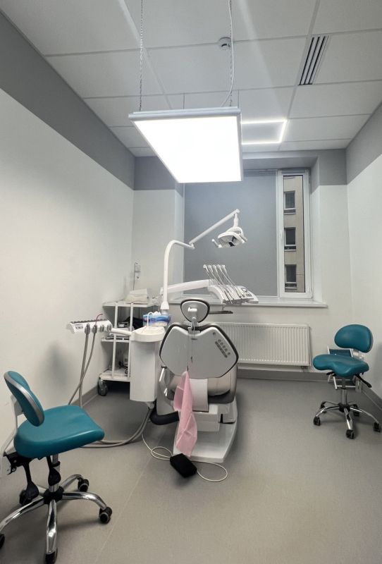 Стоматологический светильник бестеневой StomSvit Dental